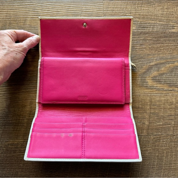 Coach Trifold Leather Wallet in Baby Pink and White With Bright Pink Checkbook - Picture 4 of 6
